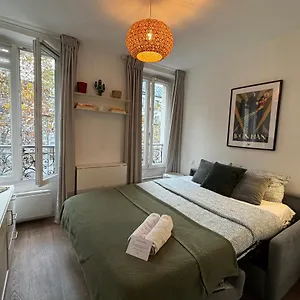 Clichy Getaway - C70 , Paris France